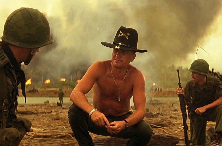 Un grande. Dicen de su papel en El Padrino como consigliere pero los reales sabemos que Charlie no hace surf y que aquella colina olía a… VICTORIA. 

DEP maestro.