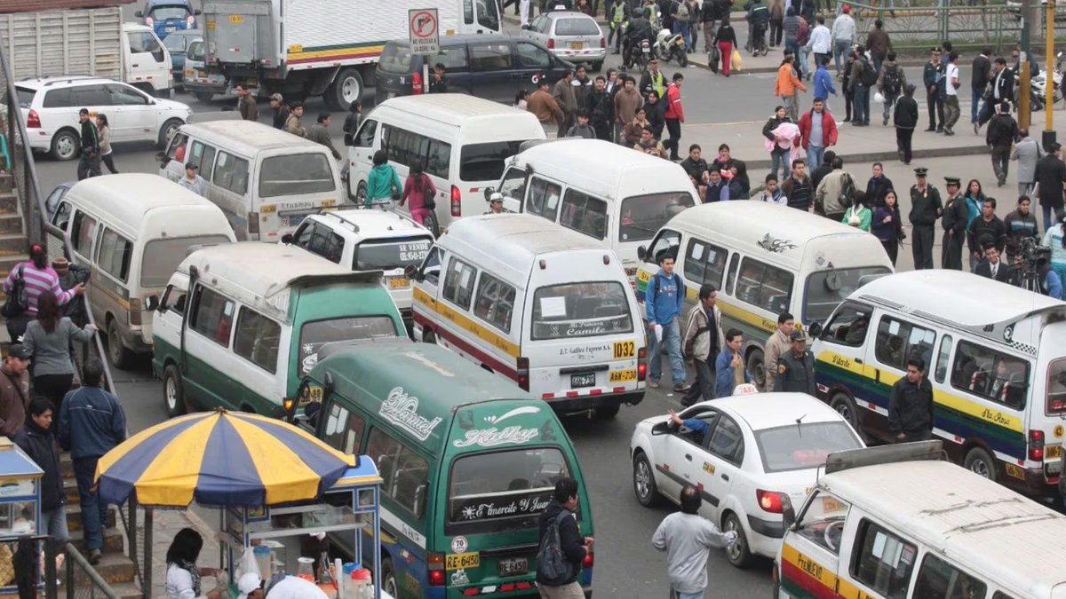 <a href="/louisdegrange/">Louis de Grange</a> Mientras en Lima llevan años batallando para eliminar la combis (sin mucho éxito aún) usted, futuro ministro, nos propone llenar las calles de Santiago con esos furgones que van a transformar las vías en un desastre. Es una idea tercermundista y que sólo traería problemas