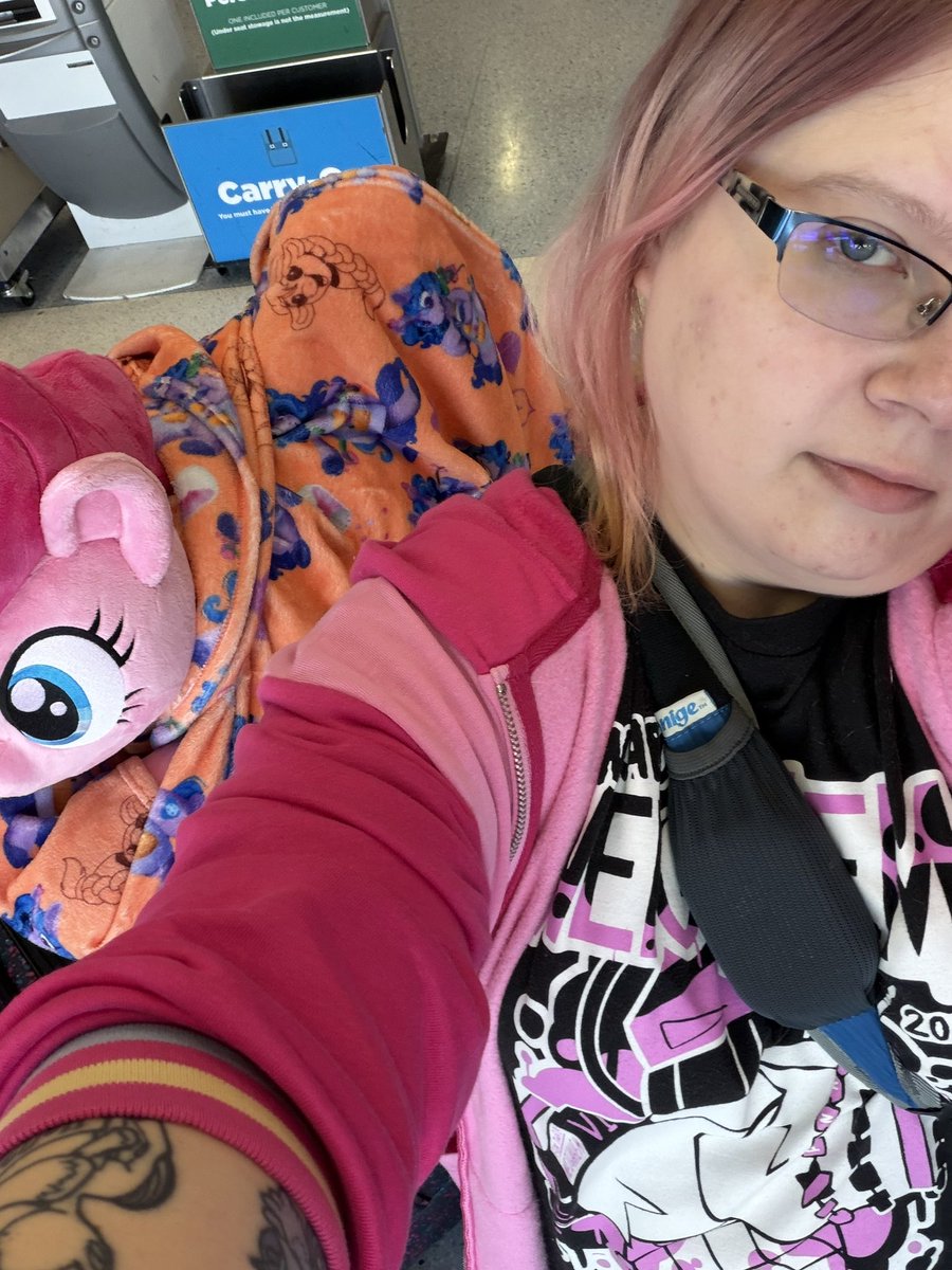 🦄RubioWolf🪡🧵@🏠 tweet media