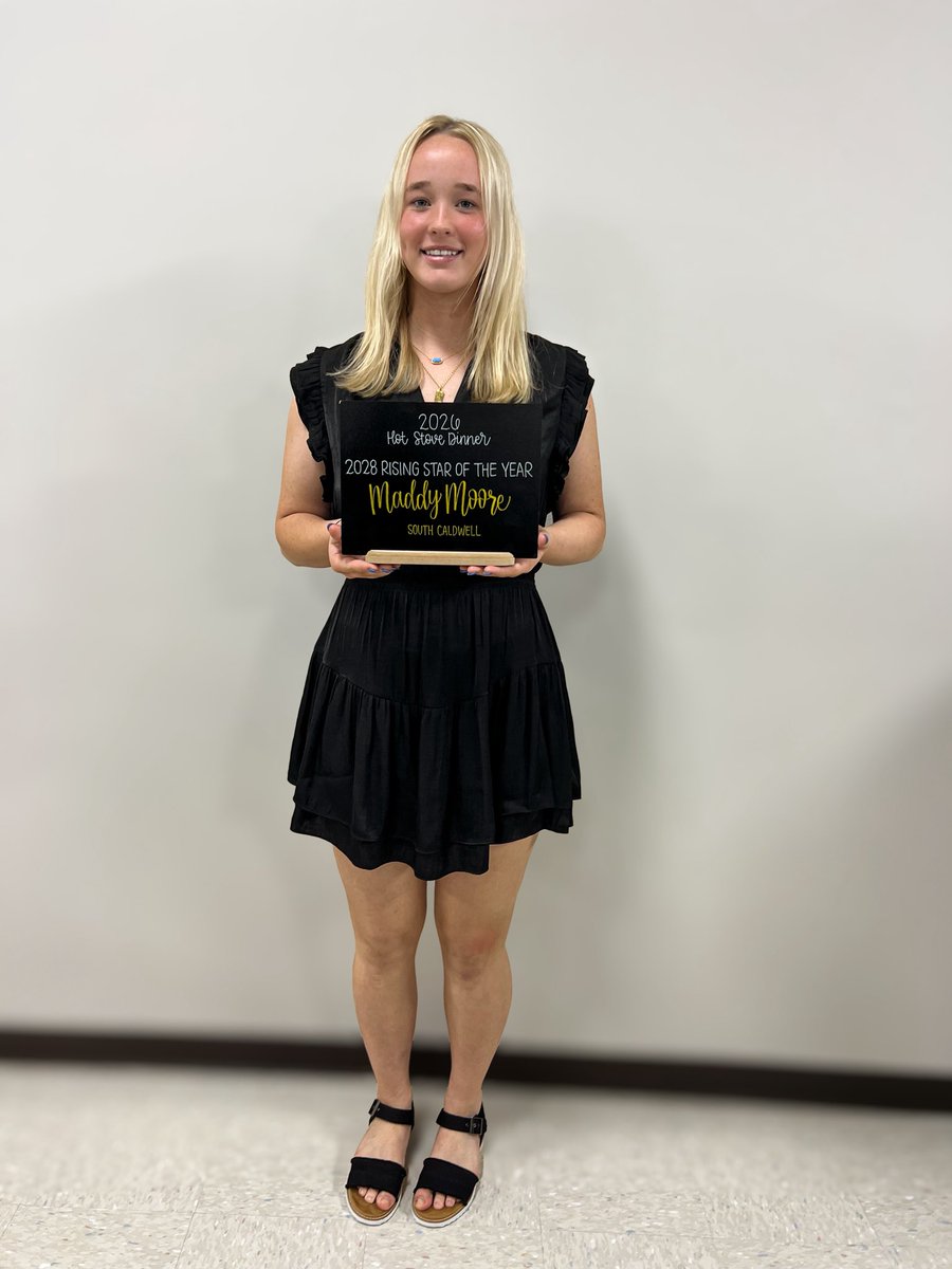 MaddyM_2028's tweet photo. Thank you so much @HotStoveDinner for awarding me 2028 Rising Star of the Year.  
@SCHSfastpitch  is less than 5 days away from kicking off our season! So lucky to be doing what I love with these ladies by my side. 🫶

@SCSportsReport @ArmorEliteFox @ArmorEliteFP @MaxPreps @HighSchoolOT @EvanMoestaHSOT @JasonKoon035 @tha_show12 @MYount2027 @McartneyH @BellaSmith2027 @HollandWeisner @MalloryW2027 @scan1ansports @ExtraInningSB @LineDsoftball @SBRRetweets @CoastRecruits @TopPreps @GoMVB