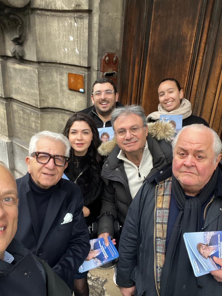 PILACatherine's tweet photo. Nombreux et conquérants ! Merci à toutes ces équipes et tous ces volontaires qui m’accompagnent au quotidien ! La dynamique est installée, grâce à vous, nous allons reprendre le 6-8 à la gauche ! 🙏 https://t.co/k4DkzA3OB5