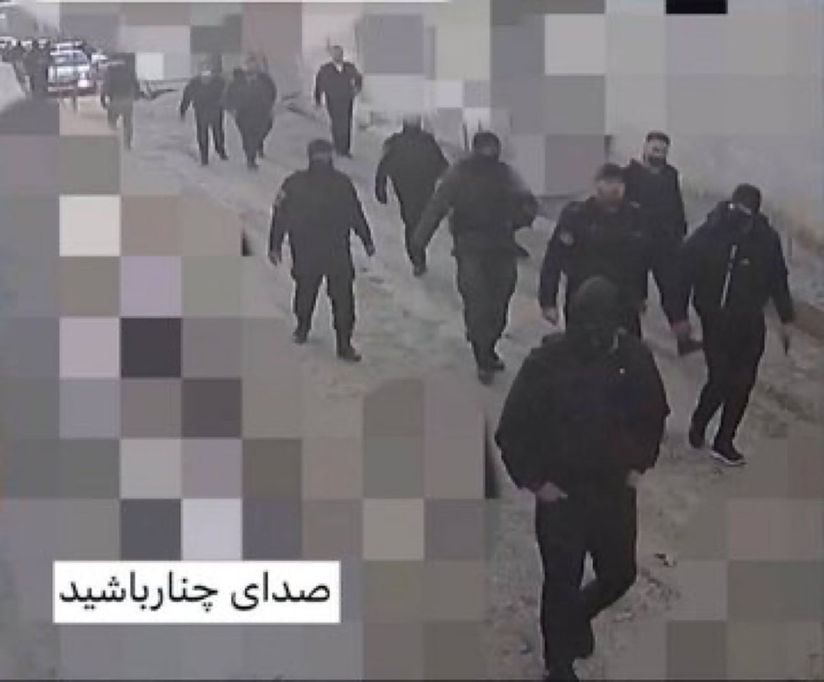 InfoMansour's tweet photo. لشگری کشی خامنه ای جلاد به روستای چنار.                                                #IranMassacre  #سپاه_تروریستی_پاسداران #چنار https://t.co/hGmjMn6WGp