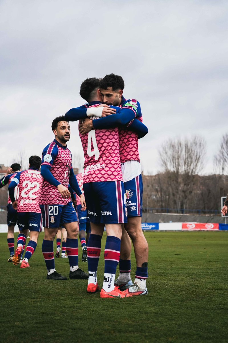 RealAvilaCF's tweet photo. 🫂 Gracias a las 1.325 personas que nos acompañasteis ayer en el Adolfo Suárez.
No pudo ser, pero no por eso vamos a rendirnos. ⚔️
Nueva semana, nuevas oportunidades ❤️🚀💙
#vamosávila #gracias #encarnados https://t.co/5E6VBLi4kU