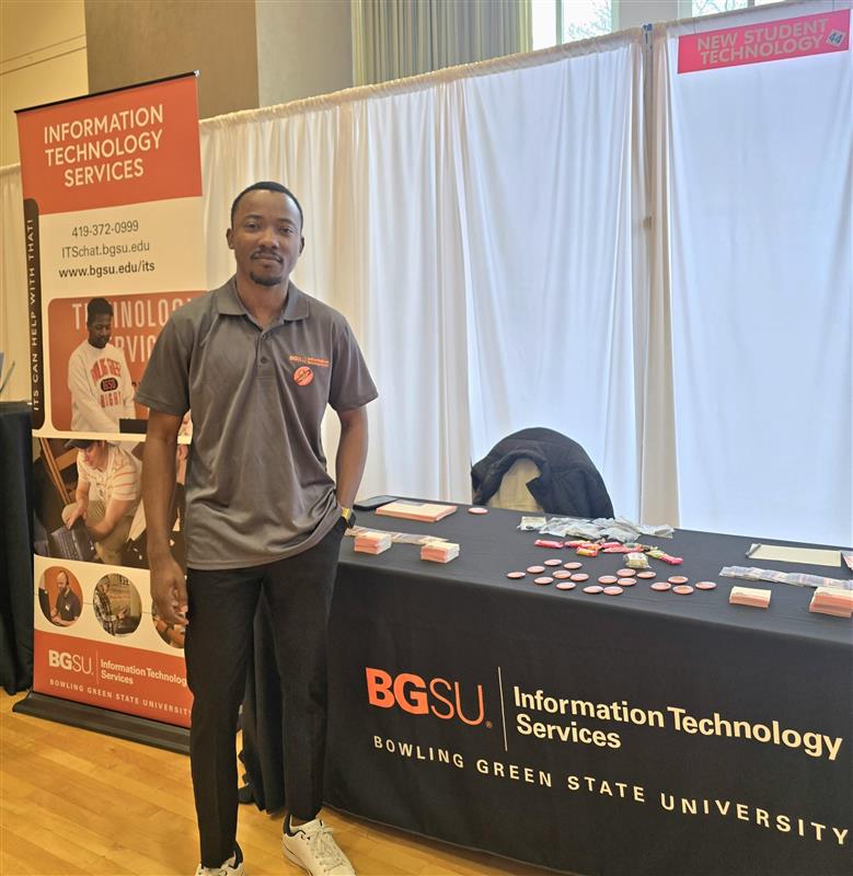 BGSUTechSupport's tweet photo. Welcome to campus #FutureFalcons! Be sure to come see us in the BTSU ballroom to learn about how ITS can help you thrive during your time @bgsu! :) https://t.co/PNve32j9wx