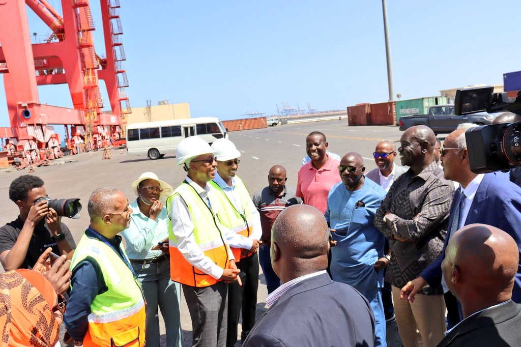 DoralehS's tweet photo. Together, we are turning regional integration into tangible economic progress.
#DESSU #Logistics @DoralehS #RegionalIntegration #Djibouti #TradeFacilitation https://t.co/cUeN3yU1E2