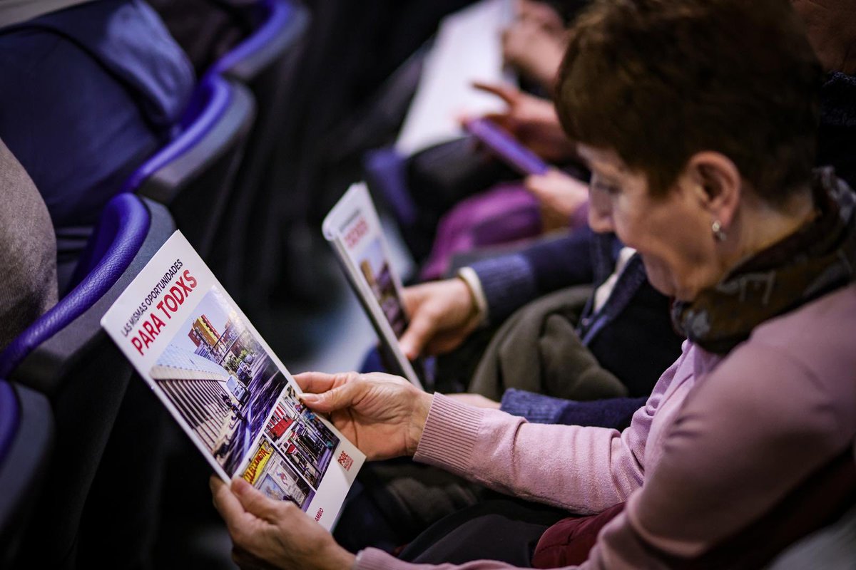 Hemos presentado en Puente de Vallecas, a vecinos y asociaciones vecinales, ‘La agenda del cambio’.

Escuchamos, dialogamos y recogemos propuestas para reducir la desigualdad y 
garantizar las mismas oportunidades.

Puente merece más y vamos a hacerlo posible.