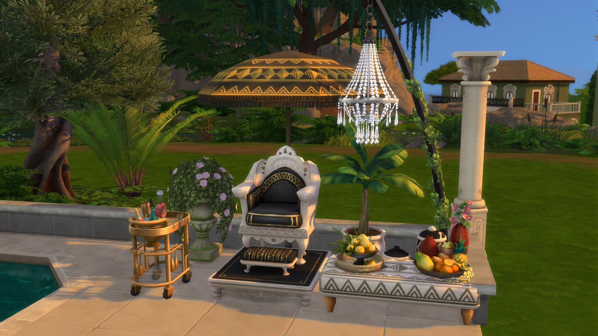 大人数過ぎてワチャ付いて来たため、急遽タイニーハウスを建てるなど。
お気に入りの解放的過ぎる玉座