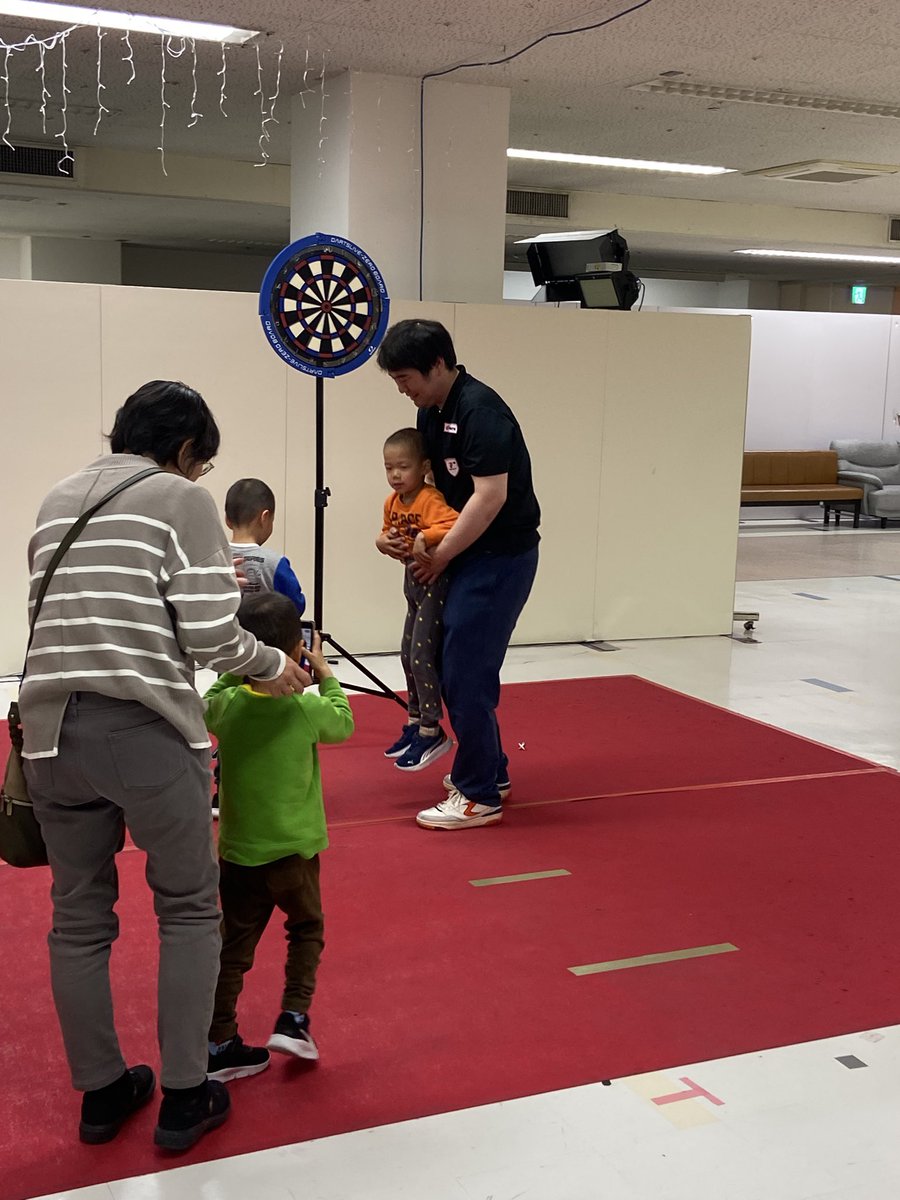 dartsheavy's tweet photo. フジグラン岩国のダーツイベントでは、プロの方々が本当に神対応でした。

その人に一人一人に寄り添った優しい指導や対応力、本当に素晴らしかったです🌸

#長谷川雄亮プロ
#安井君仁プロ
#森脇ゆう子プロ
#大田大介プロ
#吉岡裕也プロ https://t.co/wcjKHemsTA