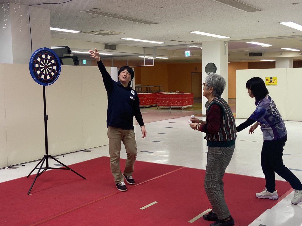 dartsheavy's tweet photo. フジグラン岩国のダーツイベントでは、プロの方々が本当に神対応でした。

その人に一人一人に寄り添った優しい指導や対応力、本当に素晴らしかったです🌸

#長谷川雄亮プロ
#安井君仁プロ
#森脇ゆう子プロ
#大田大介プロ
#吉岡裕也プロ https://t.co/wcjKHemsTA