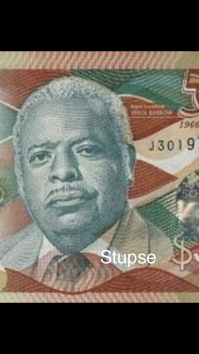 CiniMini246's tweet image. They couldn’t give Chris a desk job in the office? Why is that man near anything that involves dealing with money????