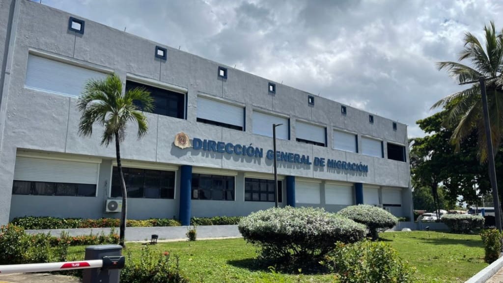 PrensaLatina_cu's tweet photo. La Dirección General de Migración de la #RepublicaDominicana 🇩🇴 detuvo a 454 haitianos 🇭🇹 en condición irregular durante un operativo en el sector #LosMinas
Más en #PrensaLatina
🔗https://t.co/jE86r6hy3j https://t.co/8uAJh7eQ8X
