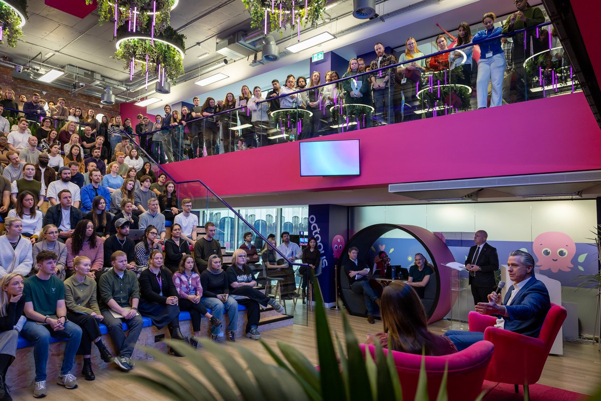 CAgovernor's tweet image. Visited @OctopusEnergy HQ today, where they've announced an investment of nearly $1B in California companies and projects focused on clean tech and climate action. 

Through our partnerships, we're building a clean energy economy, creating jobs, and winning the future.