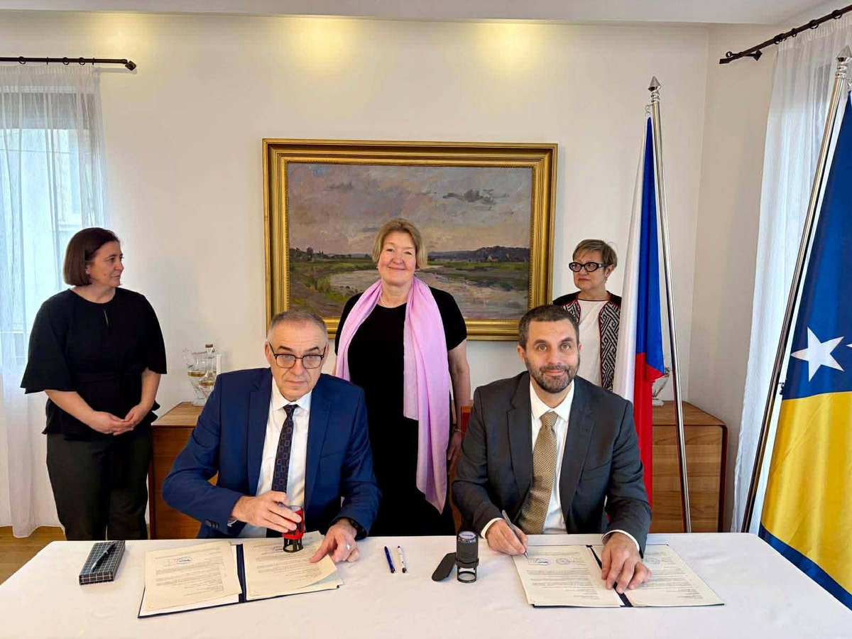 CzechAid tweet media