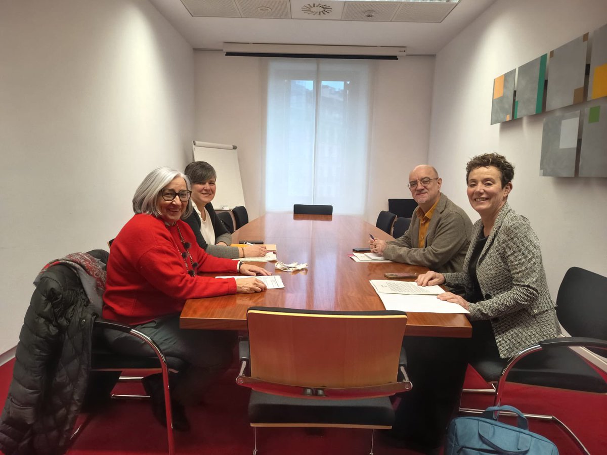 Elkar zaintzea eta zainduak izatea. Hori da gizartearen funtsezko erronketako bat.

CERMIN elkartearekin eta erretiratuen mugimenduko ordezkariekin bildu gara, haien proposamenak entzun eta aintzat hartzeko Espainiako Estatuko Mendekotasun lege berrian eta baita Nafarroakoan ere.