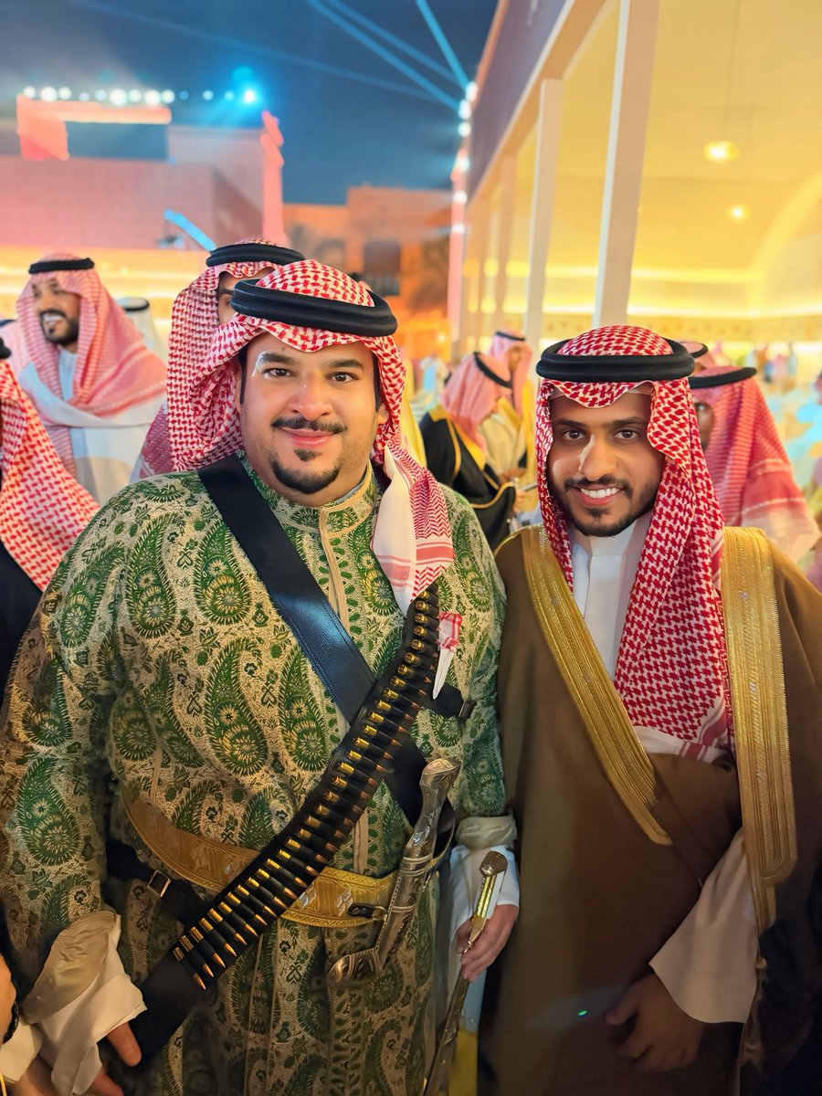 mma56561's tweet photo. #العرضة_السعودية يالله تنصر وطنا وتعز حكم السعود ، العرضه السعودية عرضة حكامنا الله يعزهم يحتفلون بها على طريقتهم الخاصة وتحمل رموز كثير لصديق عون وسند وللعدو تبتر يده الله يعزهم ولا يعز عليهم 💚💚💚 https://t.co/4P3I8BVL0d