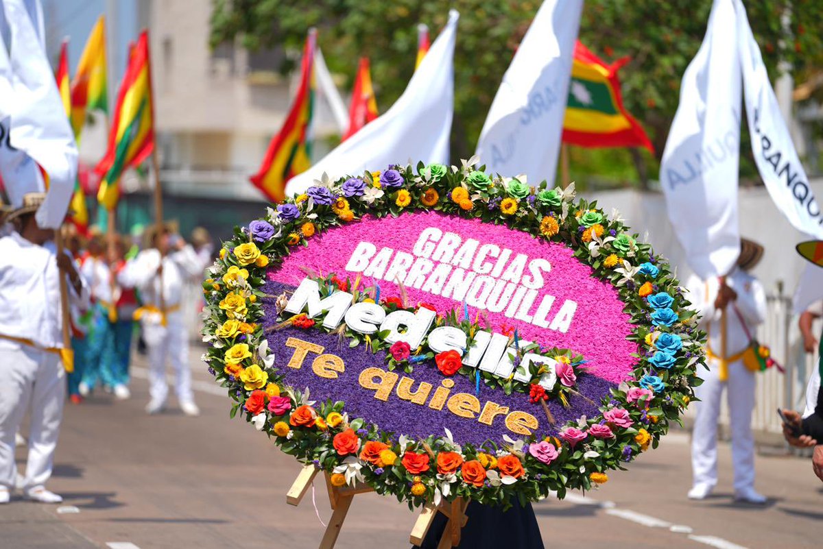 FicoGutierrez's tweet photo. Por primera vez, nuestros silleteros están en el Carnaval de Barranquilla. 

Gracias a la gente de Barranquilla por recibirlos. Colombia se construye desde el orgullo por nuestras tradiciones. 

Nos vemos en la Feria de las Flores del 31 de julio al 9 de agosto de 2026 🇨🇴❤️. https://t.co/1NKdPOXZLv