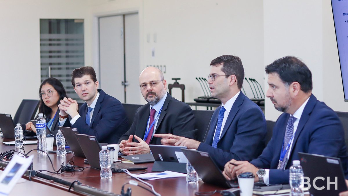 BancoCentral_HN's tweet photo. El presidente del #BCH, Roberto Lagos junto al Gabinete Económico, reciben la misión técnica del @FmiNoticias, que se encuentra en el país del 16 al 20 de febrero de 2026 para conocer las prioridades de la nueva administración que estarán enfocadas en crecimiento económico. https://t.co/Uptt1rrcwI