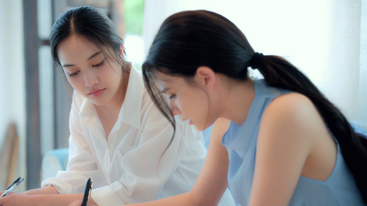 THE AIR Q23 SHOOTING
#เสน่หาวาโยคิว23

Having someone quietly by your side
not doing anything extraordinary
is already enough.

Sometimes, their presence alone
is all it takes
to make your heart feel warm and safe.