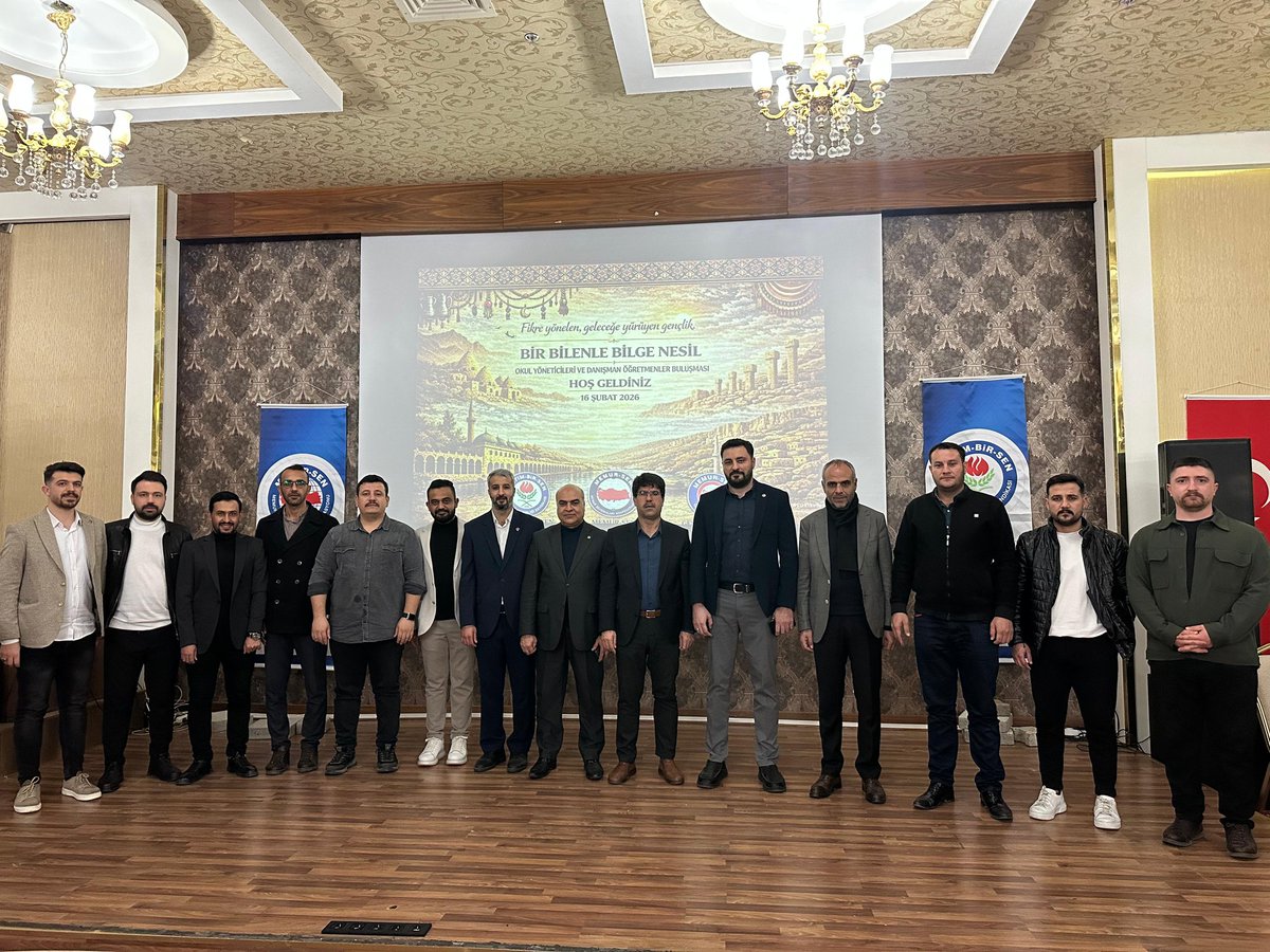 gencmemursen63_'s tweet photo. "Bir Bilenle Bilge Nesil” yarışmamız kapsamında "Filistin'in Kalbi" adlı 2500 kitabı öğrencilerimizle buluşturduk.
Okul müdürü ve danışman öğretmenlerimizle bir araya gelerek süreci değerlendirdik,yol haritamızı belirledik.
Geleceğe dokunan her kitap, güçlü bir yarının temelidir. https://t.co/7EfQrYxhom