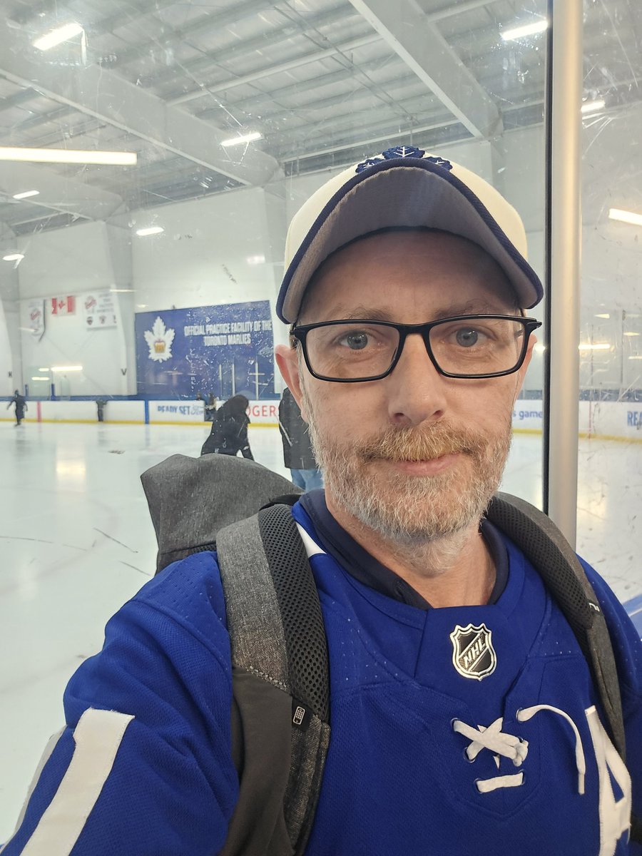 viperx2000's tweet photo. Family Day Skate @TheFordFANatic @FordCanada https://t.co/mrFt96bCDw