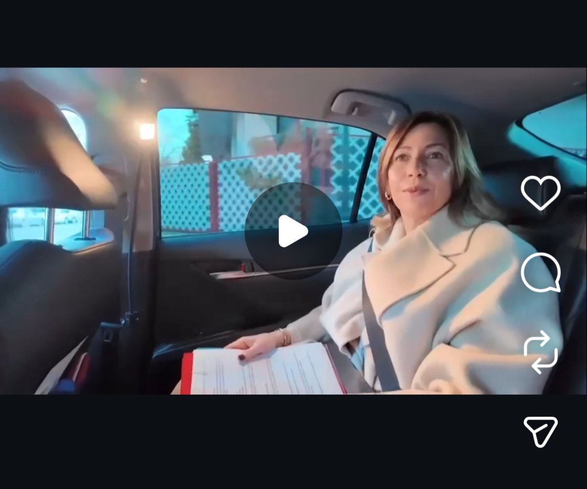 AldoContent's tweet photo. @SocialistasZGZ Pues si sale en alguna parte sin el cinturón es porque o se acababa de montar o se lo iba a poner como cualquier persona se acaba de subir en un coche... porque en todas estas captura lo tiene puesto. Pero obviamente los solialistas en lugar trabajar saben es joder. https://t.co/Vxm21reFXV