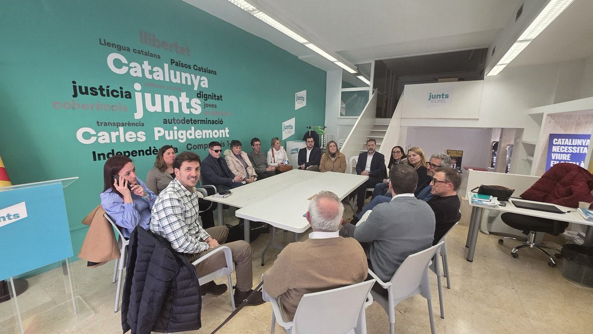 JxDisCapacitat's tweet photo. 🏢 Trobada amb la Fundació Apasa a la seu de Vegueria on, de la mateixa manera que les altres entitats, ens han pogut transmetre les seves inquietuds. https://t.co/zsXBCsmq9C