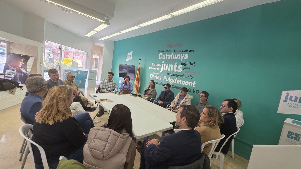 JxDisCapacitat's tweet photo. 🏢 Trobada amb la Fundació Apasa a la seu de Vegueria on, de la mateixa manera que les altres entitats, ens han pogut transmetre les seves inquietuds. https://t.co/zsXBCsmq9C