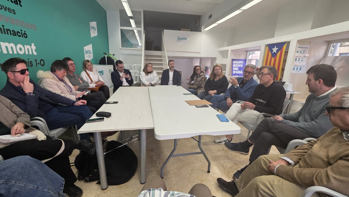 JxDisCapacitat's tweet photo. 🏢 Trobada amb la Fundació Apasa a la seu de Vegueria on, de la mateixa manera que les altres entitats, ens han pogut transmetre les seves inquietuds. https://t.co/zsXBCsmq9C