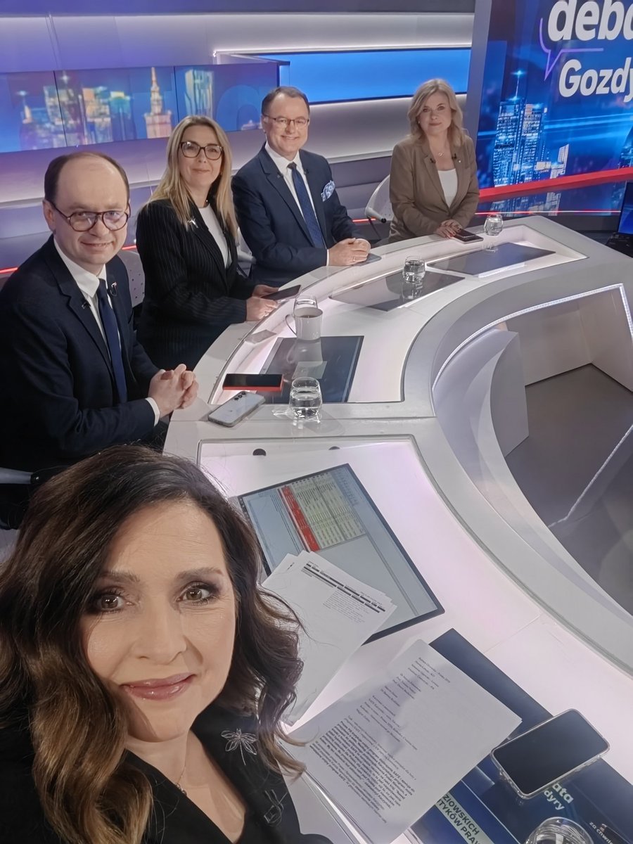 AGozdyra's tweet photo. #debatagozdyry
@BaszkaOli
@DorotaLoboda
@a_czartoryski
Sebastian #Gajewski
@PolsatNewsPL https://t.co/BH4JaFlClY