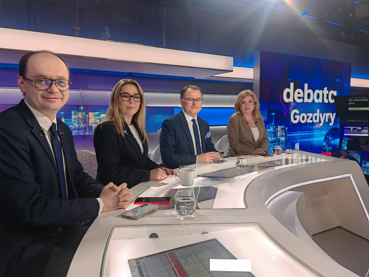 AGozdyra's tweet photo. #debatagozdyry
@BaszkaOli
@DorotaLoboda
@a_czartoryski
Sebastian #Gajewski
@PolsatNewsPL https://t.co/BH4JaFlClY