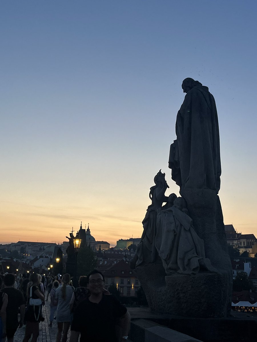 meneervanbinje's tweet photo. Ketika foto ngasal tapi lo di Praha https://t.co/fOygFrPXr0