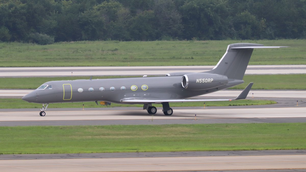 Beech King Air 350i (N762MW)
Dassault Falcon 50 (N928WK)
Gulfstream 550 (N550RW) seen <a href="/Dulles_Airport/">Dulles Airport (IAD)</a> .

#featured #planespottingbe #dullesairport #aviationphotography #aviationlovers #planespotter
