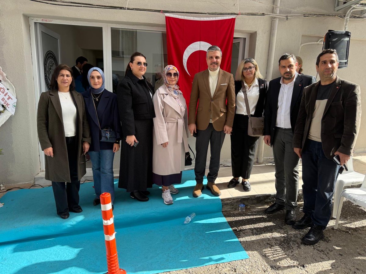 İlçe Başkanımız Av. Halit Aydın Kayacan ve yönetim kurulu üyelerimiz, Balçova Eğitim Sağlık Kültür ve Yardımlaşma Derneği’nin açılış törenine katılım sağladılar.

Eğitimden sağlığa, kültürden dayanışmaya kadar ilçemize değer katacak her adımın destekçisiyiz. Dernek yönetimine ve