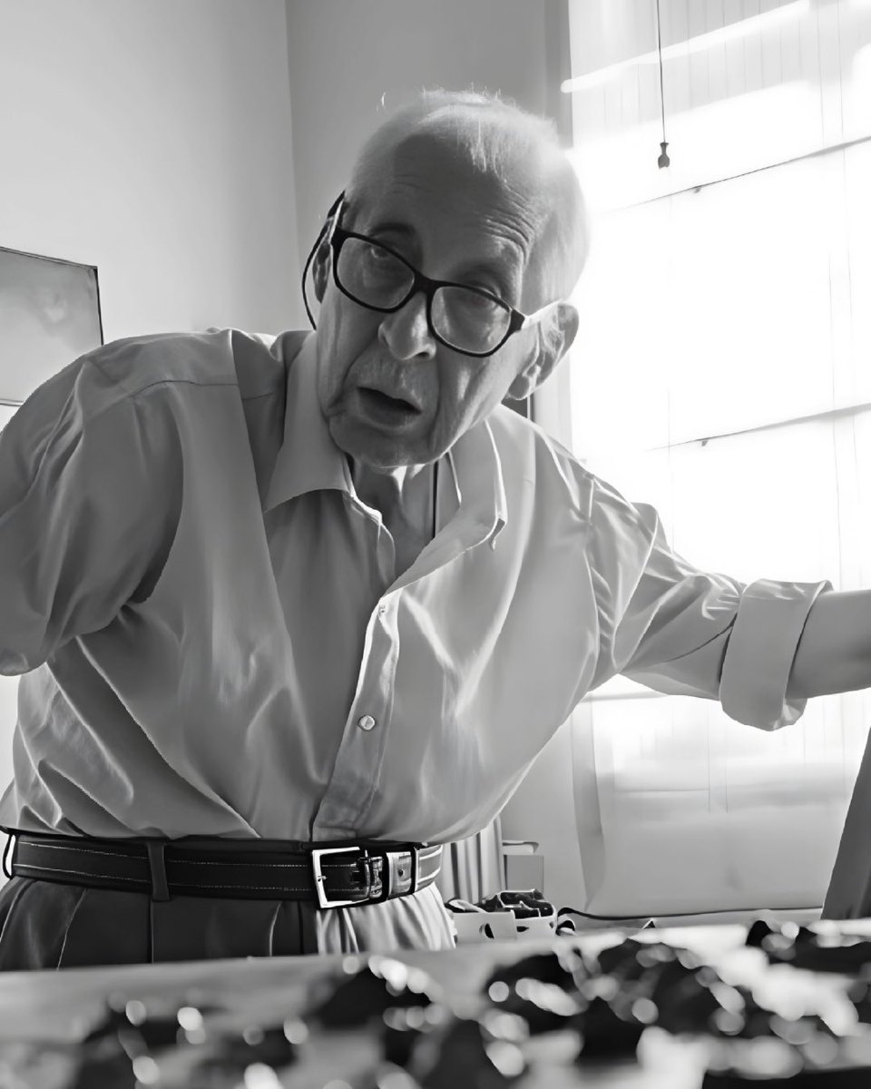 El Programa ARTBO lamenta el fallecimiento de Antonio Samudio (1934–2026), artista bogotano y figura clave del grabado en Colombia.

A lo largo de más de seis décadas, su obra se caracterizó por el rigor técnico, la exploración del buril y una mirada singular sobre la figura