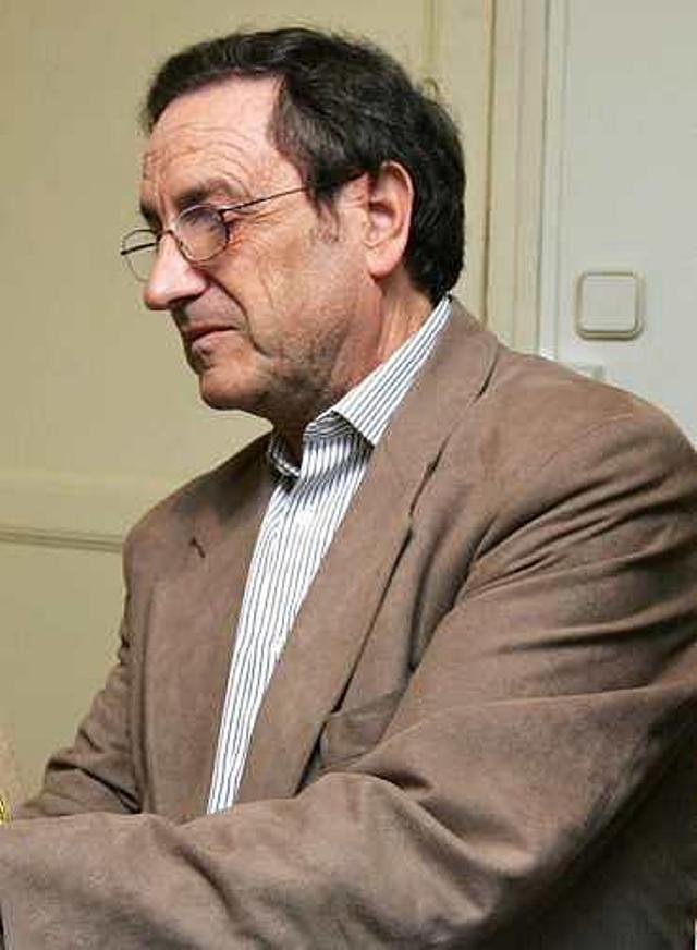 UCMccinf's tweet photo. Ha fallecido Francisco Esteve Ramirez (Pinoso, 1941), profesor jubilado de Periodismo Especializado. Fue director del Departamento de Periodismo II. Catedrático con más de 80 publicaciones y director de más de 20 tesis doctorales, fue uno de los mayores expertos de la figura de Miguel Hernández. D.E.P.