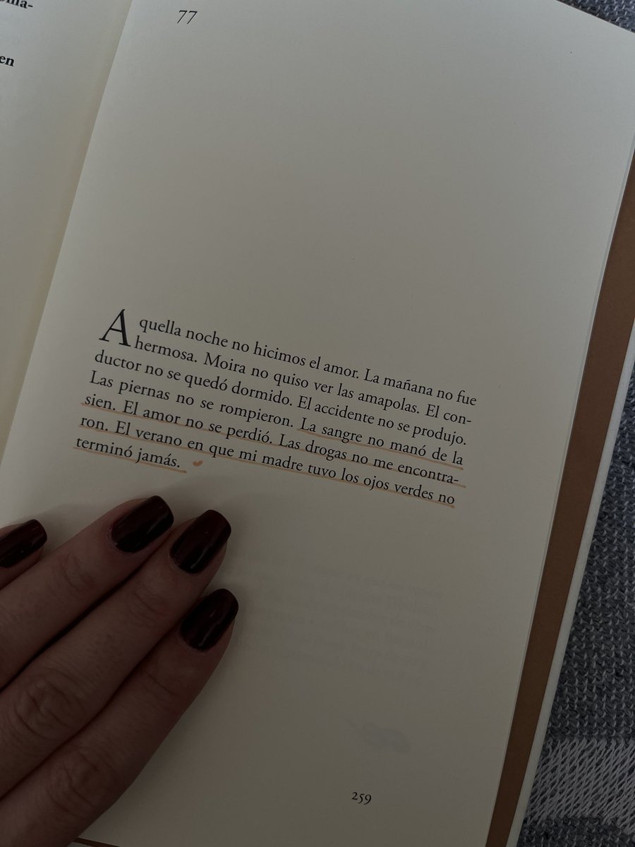 Que libro tan más maravilloso, lírico y crudo en muchas partes ❤️‍🩹 
Definitivamente lo volveré a leer en algunos años… 

“El verano en que mi madre tuvo los ojos verdes”