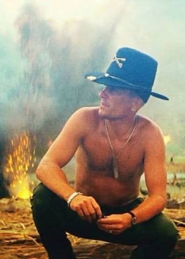 «I love the smell of napalm in the morning». RIP Robert Duvall.