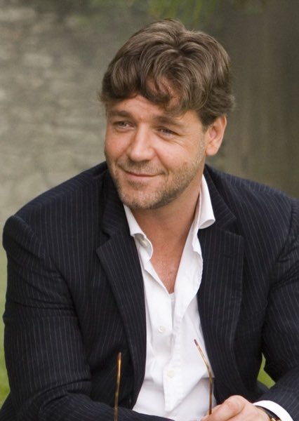 Dear Ladies, I know how much you want to arrange your hair over his forehead....Er...a little to the left, back and right...😍🤗🫠☺️<a href="/russellcrowe/">Russell Crowe</a> ,...This is the situation!!!!