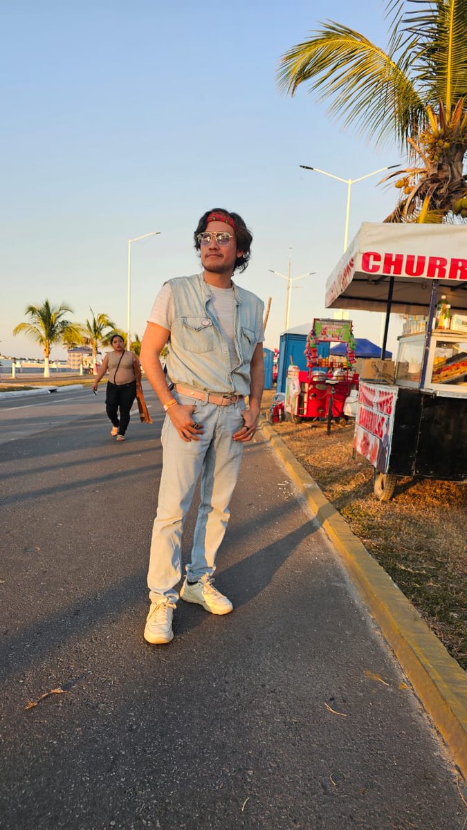 ElWerodeKanasin's tweet photo. Lo que paso en el #Carnaval2026 se que queda en el carnaval.

Por cierto un excelente derrotero en #Campeche lleno de mucha historia y alegría.

Mi #outfitoftoday algo ligero y cómodo #pink https://t.co/hmh59Ljl8h