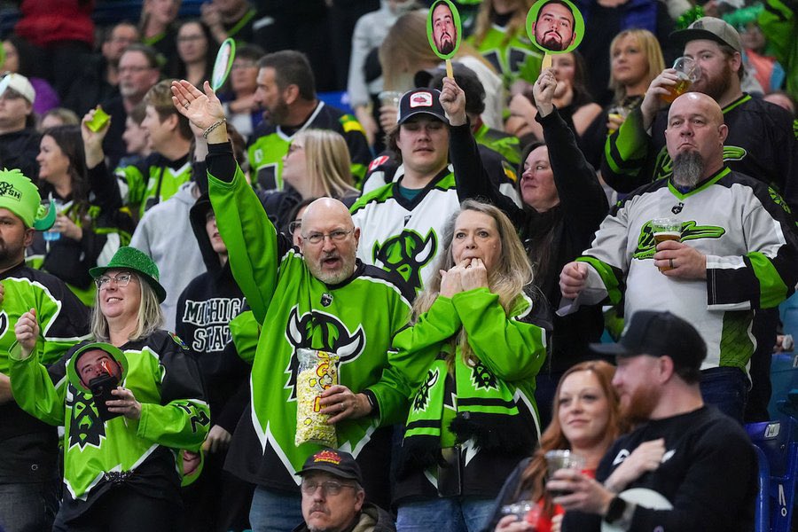 Let’s look back at this past weekend around the #NLL with my 3 Up, 3 Down for Week 12. 

It’s Monday blues for some, but there’s still time to turn the season around. Things are looking up for others with 3 teams having winning streaks of 5+ #lacrosse games.

More