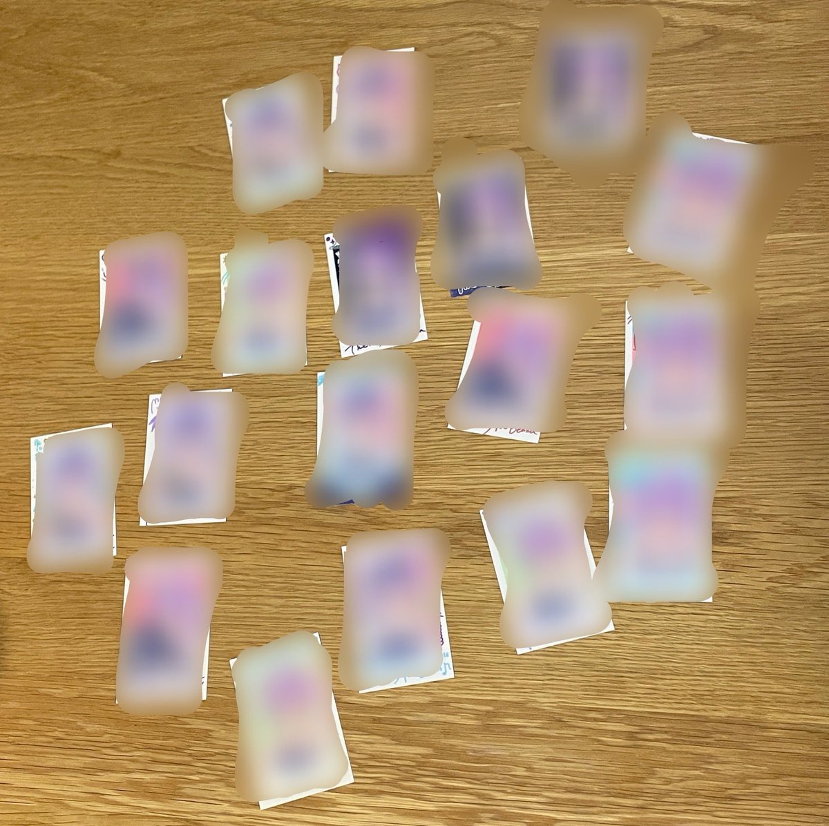 初回限定版CDにつけるチェキカードにあたり付きで一部デコっておきま