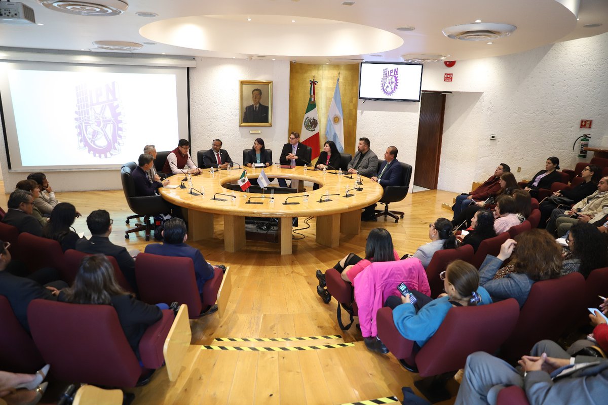 AcademicaIPN's tweet photo. Fortalecemos la colaboración internacional.
El Instituto Politécnico Nacional recibió la visita de trabajo del Instituto Tecnológico de Buenos Aires para dialogar sobre la implementación de cursos COIL, impulsando competencias globales y el trabajo intercultural.

#IPN #COIL https://t.co/8bnHnhVVf8
