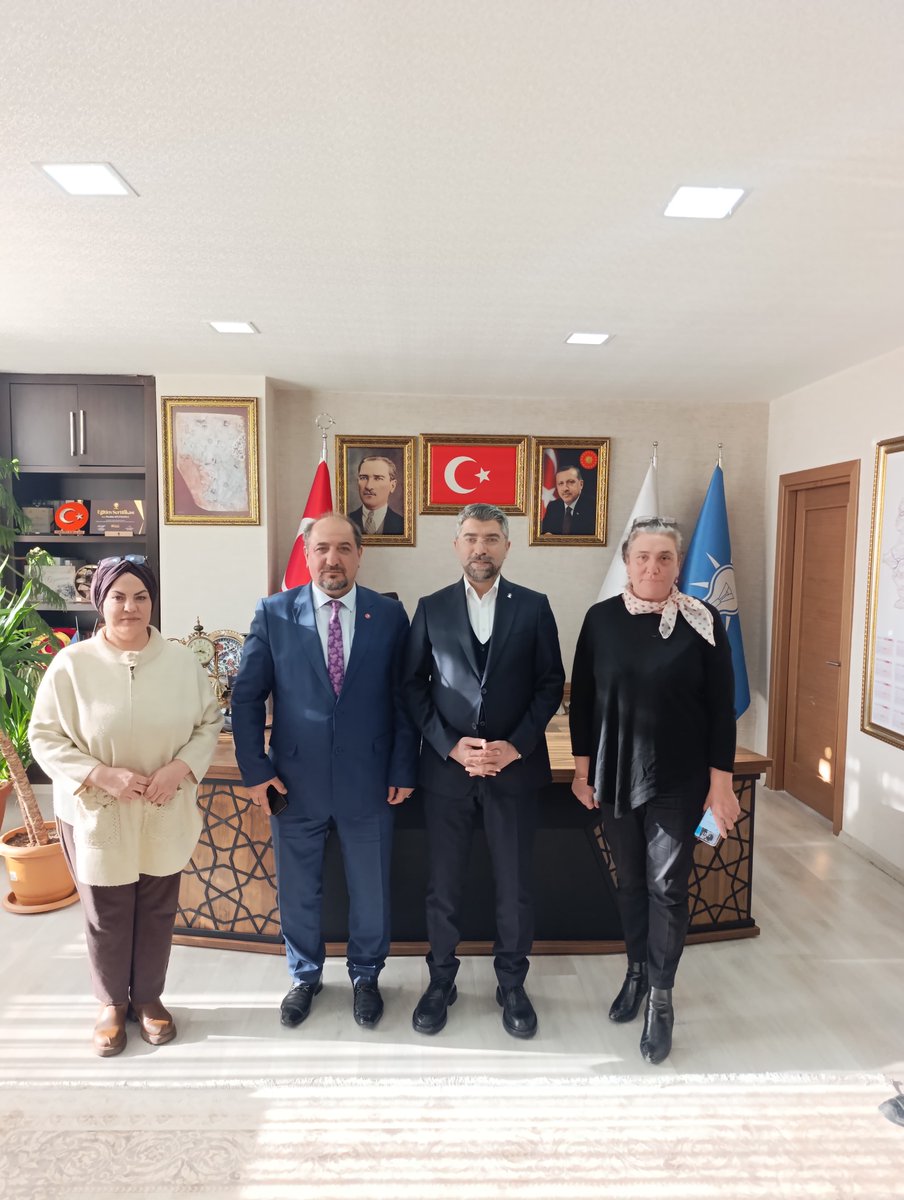 AK Parti Erzurum İl Başkanlığımızda, Erzurum Zihinsel Engelliler Dernek Başkanı Sayın Şaban Hepekbiç ve yönetim kurulu üyelerini misafir ettik.

Nazik ziyaretleri dolayısıyla kendilerine teşekkür ediyorum.