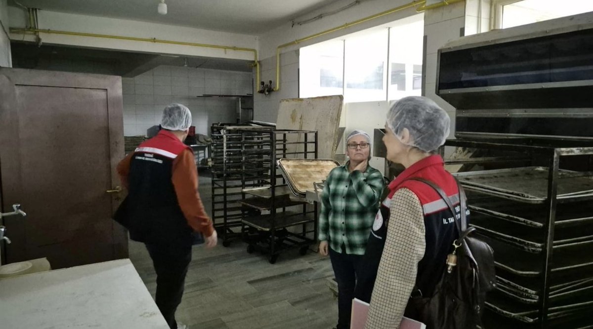 📍Tekirdağ / Süleymanpaşa
🗓16.02.2026
📌Müdürlüğümüz kontrol görevlileri çapraz denetimler kapsamında Süleymanpaşa İlçesinde bulunan gıda işletmelerini denetledi. 
📞Alo 1️⃣7️⃣4️⃣  

<a href="/GidaveKontrolGM/">Gıda ve Kontrol Genel Müdürlüğü</a> 
<a href="/mehmetaksoy1972/">Mehmet Aksoy</a>  
<a href="/IbrahimSat96523/">Ibrahim Satici</a>
<a href="/Tekirdagtarim/">Tekirdağ İl Tarım ve Orman Müdürlüğü</a>