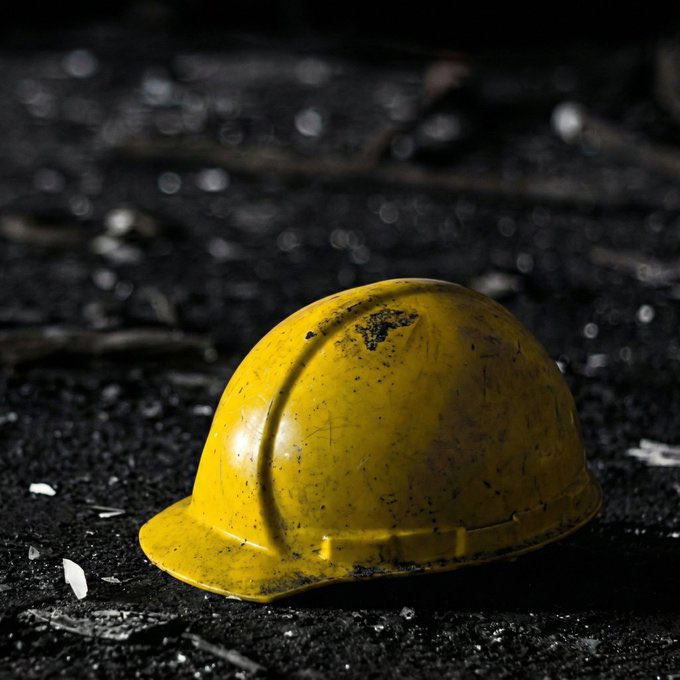 Zonguldak’ta, Gelik beldemizde özel bir maden işletmesinde meydana gelen göçükte hayatını kaybeden madencilerimiz Veysel Oruçoğlu ve Ziya Kiret’e Allah’tan rahmet diliyorum. Kederli ailelerine, yakınlarına, maden camiasına ve tüm Zonguldaklı hemşerilerime sabır ve başsağlığı