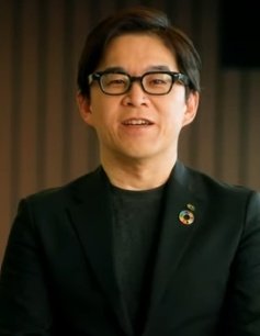 -Producer of Dead or Alive literally wearing a 2030-agenda pin

-Kasumi’s new outfit heavily tamer in the new trailer. Bait-and-switch chest tweaks while removing translucent clothing

-Team Ninja reads Reddit feedback. REDDIT🤡

Ask for more fanservice? Ban
You have been warned