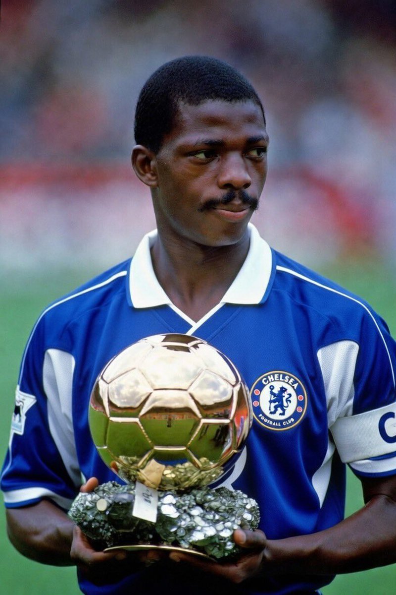 iamdavid2004's tweet photo. @sparkliin George Weah with Balon D Or https://t.co/t4VuK0H6G4
