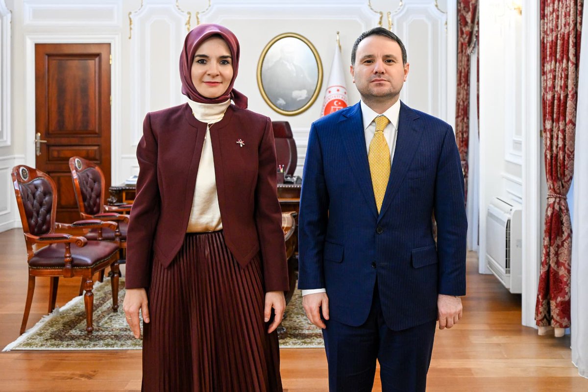 Aile ve Sosyal Hizmetler Bakanımız Sayın Mahinur Özdemir Göktaş’ı Bakanlığımızda ağırladık.

Güçlü aile ve güçlü toplum hedefiyle koordinasyon içerisinde çalışmalarımızı yürüteceğiz.

Sayın Bakanımıza nazik ziyareti ve "hayırlı olsun" dilekleri için teşekkür ediyorum.