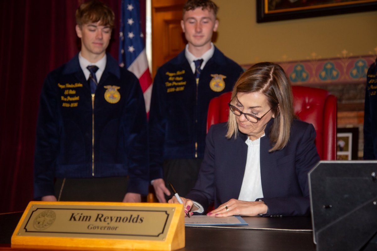 Gov. Kim Reynolds tweet media