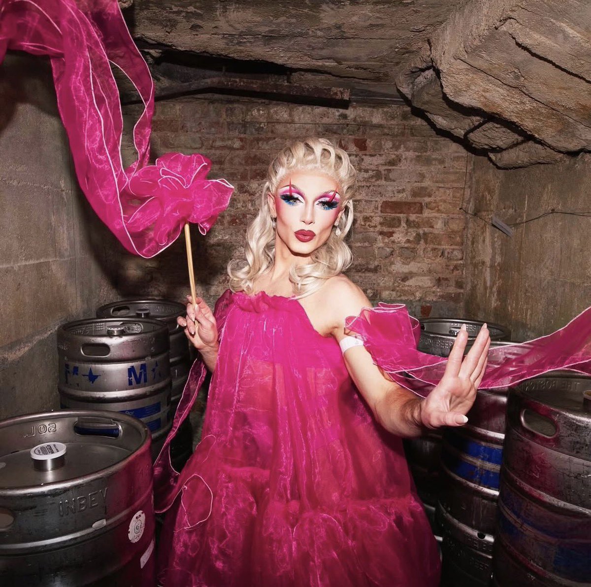 SleepySlothSlay's tweet image. Me: “Do you think an outfit can be pink and intense?”

Haters: “No”

Me: